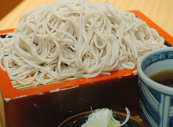 「もりそば・うどん」は、800円です。