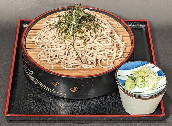 「ざるそば・うどん」は、900円です。