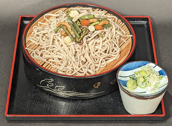 「山菜ざるそば・うどん」は、1,000円です。